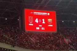 榜(bǎng)首大战，胜！成都蓉城登(dēng)顶