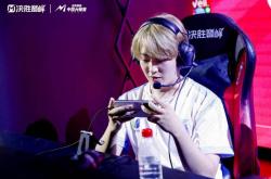 北青报专访决胜巅峰职业选手fishgod：经历了换项目、打职业被孤立，终成三冠选手