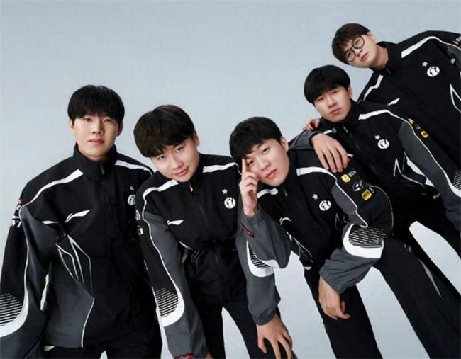 【一竞技1JingJi】LOL：Uzi被曝将要再次复出 LPL转会期新规引争议！