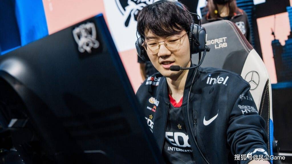 LPL晋级赛迎来上上签！Baolan神之一手，LCK解说观众集体破防